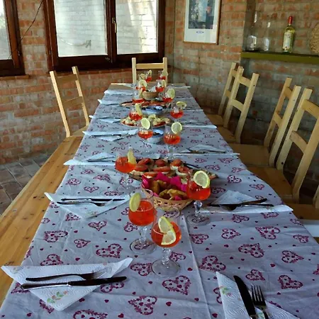 Borgo Della Consolazione Sleeps 4 * Trecastelli